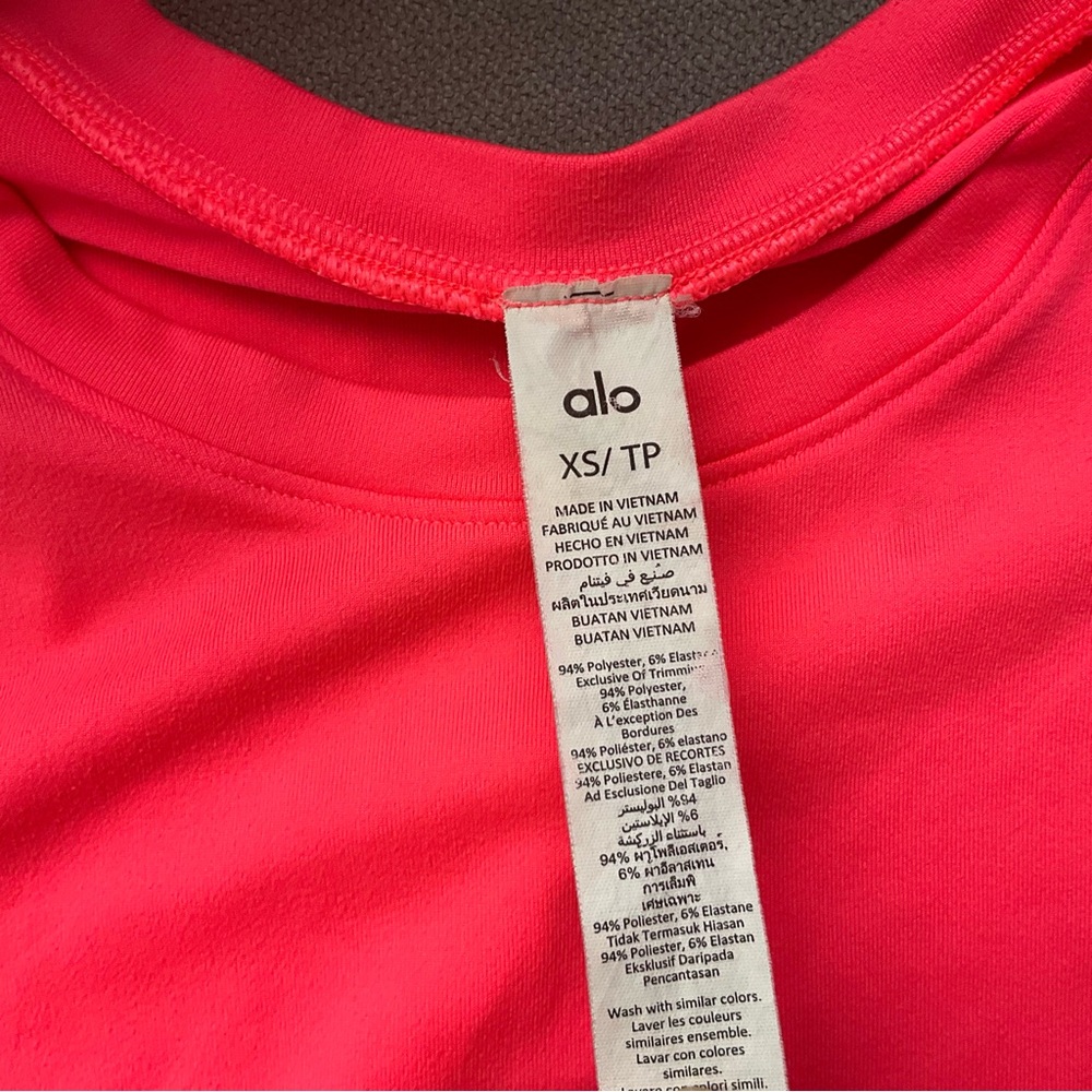 Alo Yoga Alosoft Crop Finesse Short Sleeve Fluorescent Pink Coral XS - Picture 6 of 7